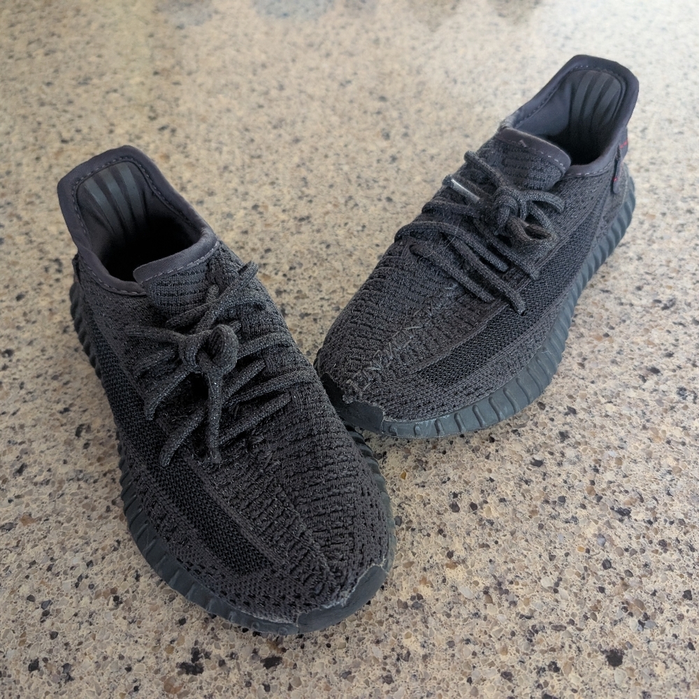 Adidas Yeezy Boost 350 V2 youth size 3Y black
